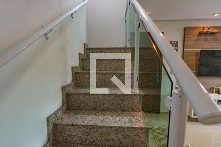 Escada  de casa à venda com 3 quartos, 185m² em Taboão, Diadema