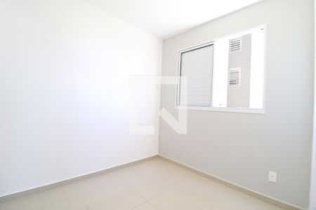 Quarto 1 de apartamento para alugar com 2 quartos, 48m² em Jardim Holanda, Uberlândia