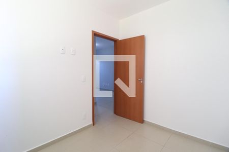 Quarto 1 de apartamento para alugar com 2 quartos, 48m² em Jardim Holanda, Uberlândia