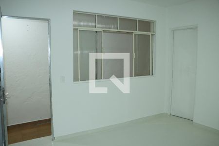 Casa para alugar com 1 quarto, 40m² em Jardim Irapiranga, Embu das Artes