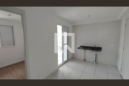 Sala e cozinha de apartamento para alugar com 2 quartos, 34m² em Vila Brasil, São Paulo