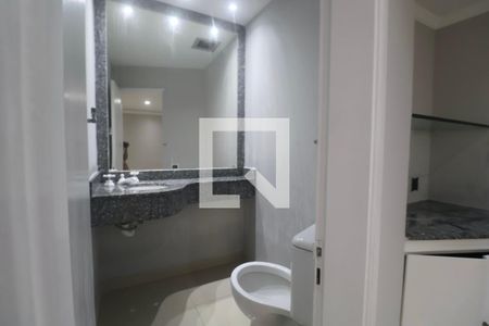 Lavabo de apartamento para alugar com 3 quartos, 135m² em Morro do Maluf, Guarujá
