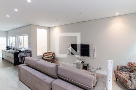 Casa à venda com 3 quartos, 250m² em Vila Gustavo, São Paulo