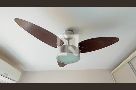 Quarto 1 - ventilador de teto  de casa de condomínio à venda com 3 quartos, 76m² em Vila Nova, Porto Alegre