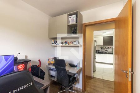Quarto 1 de apartamento para alugar com 3 quartos, 75m² em Uberaba, Curitiba