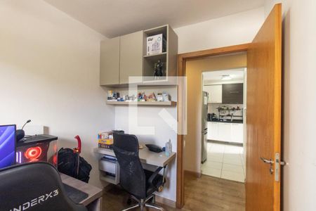 Quarto 1 de apartamento para alugar com 3 quartos, 75m² em Uberaba, Curitiba