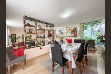 Sala de casa para alugar com 3 quartos, 250m² em Adalgisa, São Paulo