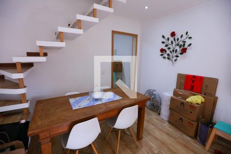 Sala de casa de condomínio para alugar com 2 quartos, 150m² em Jaraguá, São Paulo