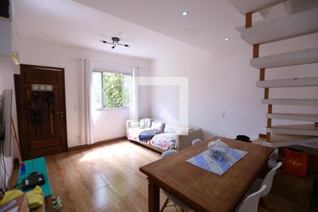 Sala de casa de condomínio para alugar com 2 quartos, 150m² em Jaraguá, São Paulo