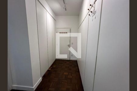 Corredor de apartamento para alugar com 3 quartos, 142m² em Pinheiros, São Paulo