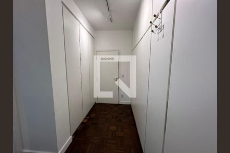 Corredor de apartamento para alugar com 3 quartos, 142m² em Pinheiros, São Paulo