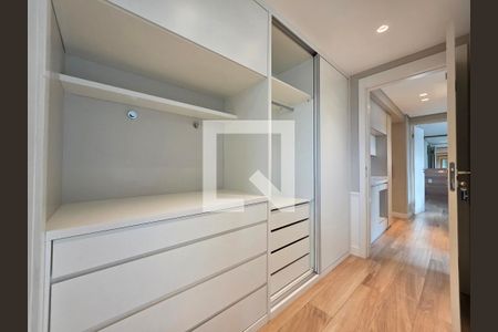 Closet suite 1 de apartamento à venda com 4 quartos, 203m² em Funcionários, Belo Horizonte