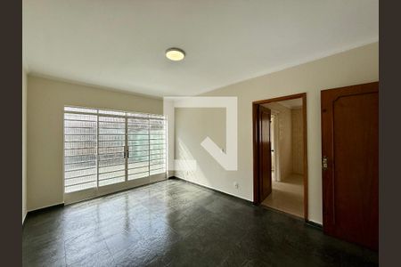 Sala de casa à venda com 4 quartos, 215m² em Jardim Aeroporto, São Paulo