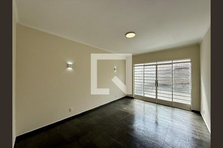 Sala de casa à venda com 4 quartos, 215m² em Jardim Aeroporto, São Paulo