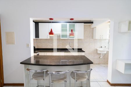 Cozinha e Área de Serviço de apartamento para alugar com 2 quartos, 50m² em Vila Nova, Porto Alegre