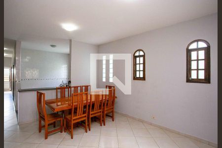 Sala de casa para alugar com 2 quartos, 135m² em Cidade Júlia, São Paulo