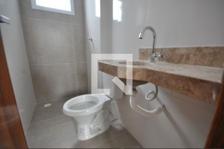 Banheiro de apartamento para alugar com 1 quarto, 25m² em Vila Mazzei, São Paulo