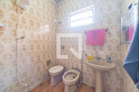 Banheiro  de casa à venda com 2 quartos, 149m² em Jardim Silvana, Santo André