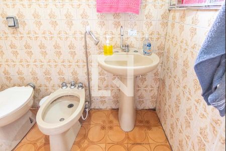 Banheiro  de casa à venda com 2 quartos, 149m² em Jardim Silvana, Santo André