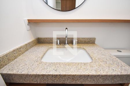 banheiro de kitnet/studio para alugar com 1 quarto, 26m² em Perdizes, São Paulo