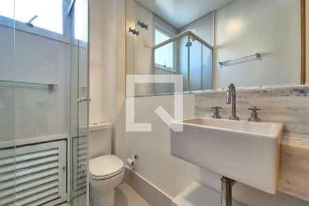 Banheiro de apartamento à venda com 3 quartos, 112m² em Cambuí, Campinas