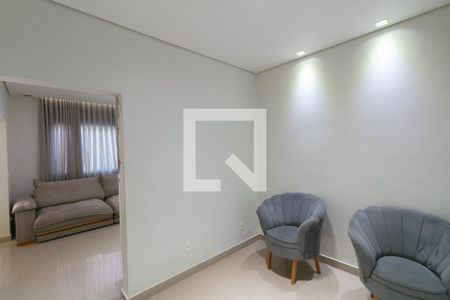 Casa para alugar com 4 quartos, 240m² em Etelvina Carneiro, Belo Horizonte