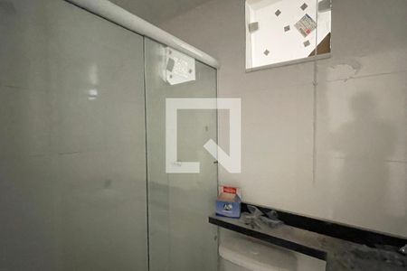 Banheiro de casa para alugar com 2 quartos, 60m² em Parque Pauliceia, Duque de Caxias