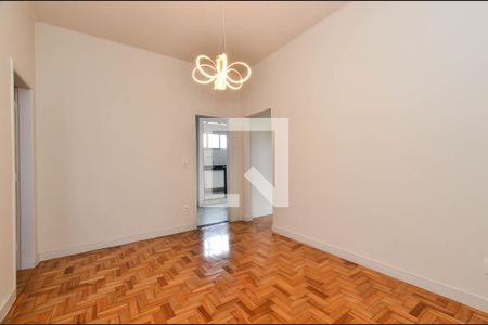 Sala  de casa para alugar com 2 quartos, 80m² em Carlos Prates, Belo Horizonte