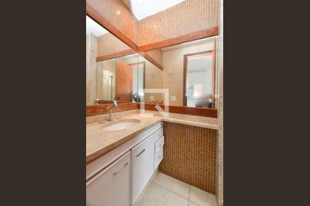 Banheiro Suíte de apartamento para alugar com 2 quartos, 72m² em Funcionários, Belo Horizonte