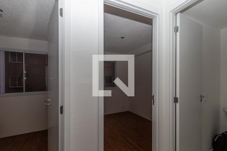 Corredor dos Quartos de apartamento à venda com 2 quartos, 33m² em Parque Industrial Tomas Edson, São Paulo