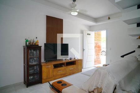 Sala de casa de condomínio para alugar com 2 quartos, 87m² em Itaupuaçu, Maricá