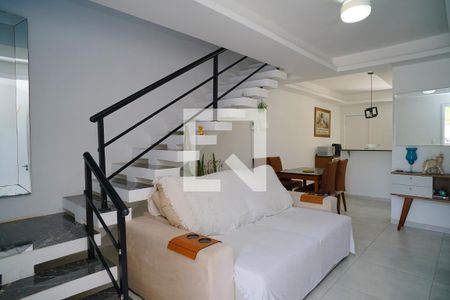 Sala de casa de condomínio para alugar com 2 quartos, 87m² em Itaupuaçu, Maricá