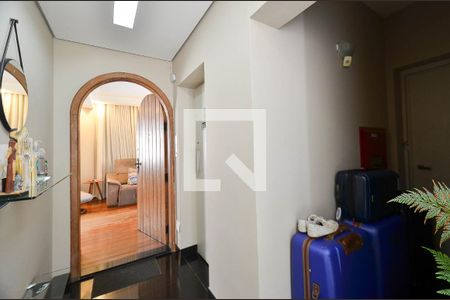 Corredor de apartamento à venda com 3 quartos, 243m² em Santo Antônio, Belo Horizonte