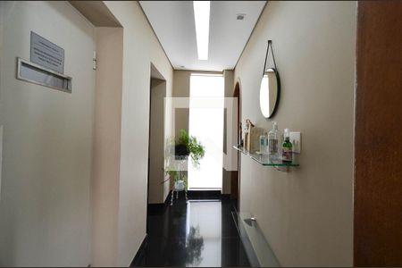 Corredor de apartamento à venda com 3 quartos, 243m² em Santo Antônio, Belo Horizonte