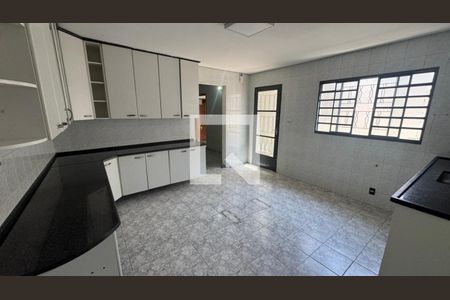Cozinha de casa para alugar com 2 quartos, 126m² em Jaguará, São Paulo