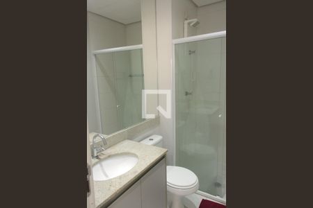 Banheiro de kitnet/studio para alugar com 1 quarto, 54m² em Gonzaga, Santos