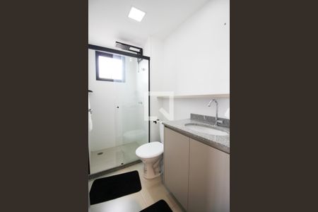 Banheiro de kitnet/studio para alugar com 1 quarto, 27m² em Moema, São Paulo