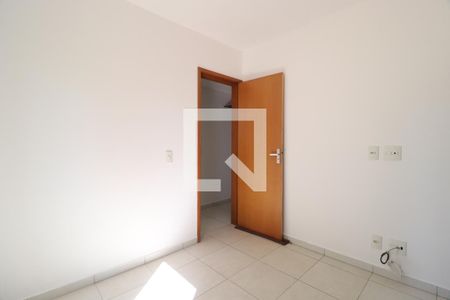 Quarto 1 de apartamento para alugar com 2 quartos, 62m² em Santa Mônica, Uberlândia