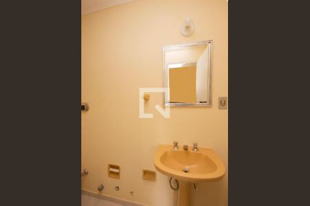 Banheiro de apartamento à venda com 1 quarto, 50m² em Jardim São Pedro, Porto Alegre