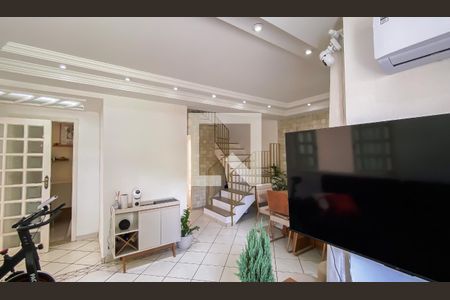 Sala  de casa de condomínio para alugar com 3 quartos, 195m² em Vila Robertina, São Paulo