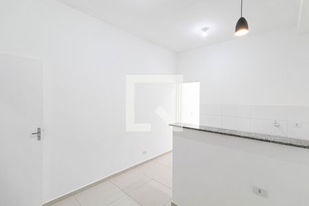 Sala/Cozinha/Área de Serviço  de apartamento para alugar com 1 quarto, 30m² em Parque Cisper, São Paulo
