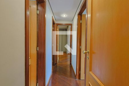 Corredor de apartamento à venda com 3 quartos, 170m² em Belvedere, Belo Horizonte