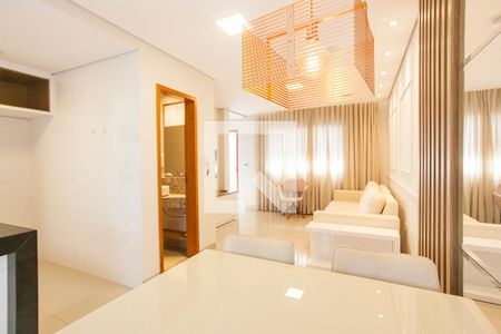 Sala de casa para alugar com 2 quartos, 78m² em Novo Mundo, Uberlândia