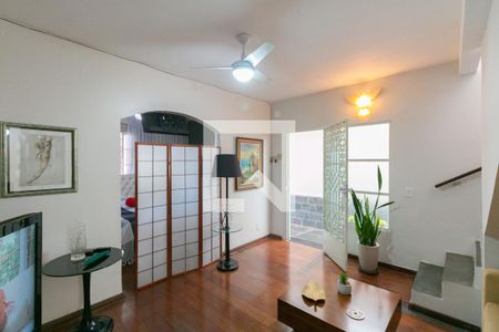 Casa à venda com 3 quartos, 186m² em Santa Rosa, Belo Horizonte