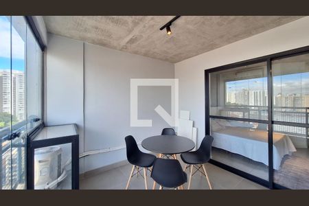 Varanda e cozinha de kitnet/studio para alugar com 1 quarto, 33m² em Bom Retiro, São Paulo