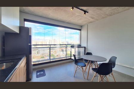 Varanda e cozinha  de kitnet/studio para alugar com 1 quarto, 33m² em Bom Retiro, São Paulo