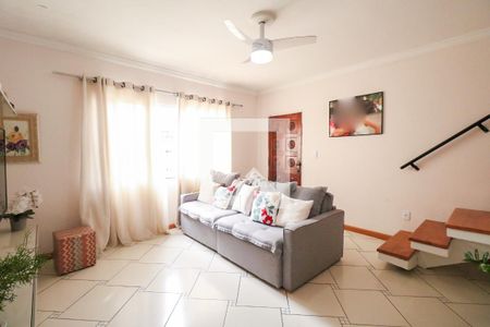 Sala de casa à venda com 3 quartos, 279m² em Vila Nogueira, Diadema
