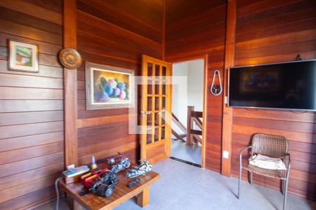 Sala de TV  de casa de condomínio para alugar com 3 quartos, 205m² em Jardim Astro, Sorocaba