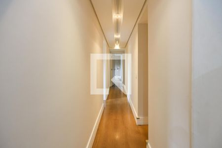 Corredor de apartamento à venda com 3 quartos, 160m² em Vila Andrade, São Paulo