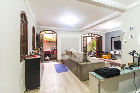 Sala de casa à venda com 4 quartos, 362m² em Itaquera, São Paulo